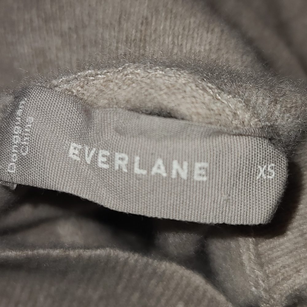 Everlane The Cashmere Square Turtleneck Sweater - Picture 8 of 9